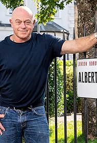 Watch Free EastEnders 40 Years on the Square (2025)